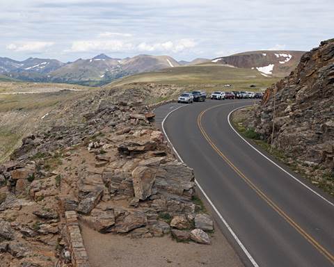 Cars are driving on Trail Ridge Road